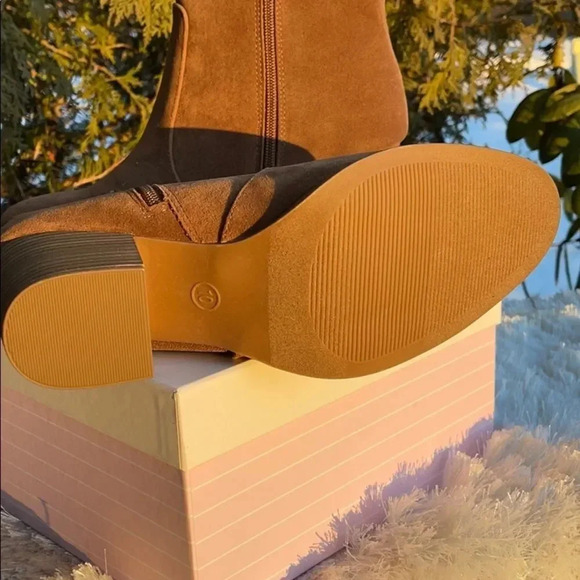 Universal Thread Tan Ankle Boots - Picture 5 of 8